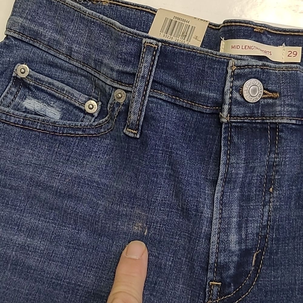 Levi's mid length short - Picture 10 of 12